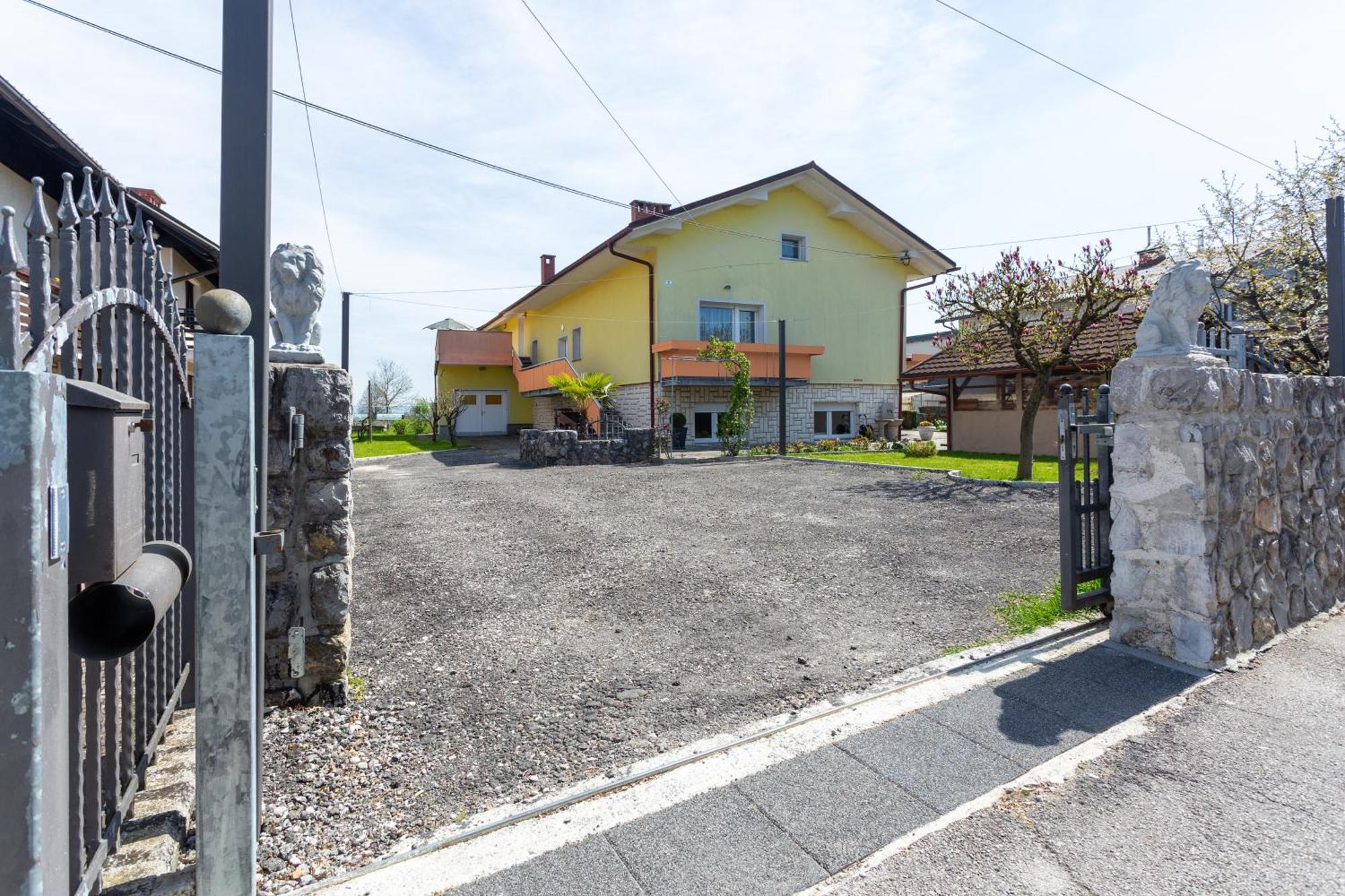 Apartma Majdas Loka pri Mengsu